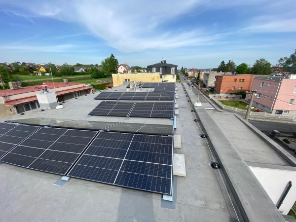 Střešní fotovoltaická elektrárna