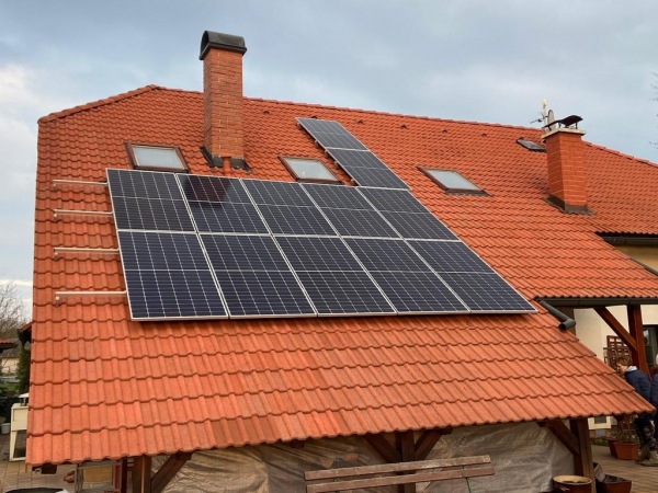 Střešní fotovoltaická elektrárna